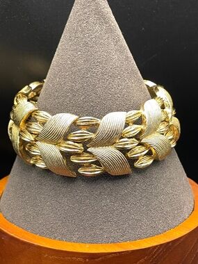 Vintage Monet Gold Tone Chevron Wheat Design Link Bracelet 7"